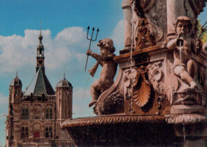 Postkaart Deventer Kiekjes 06 - Waag en Wilhelminafontein X12