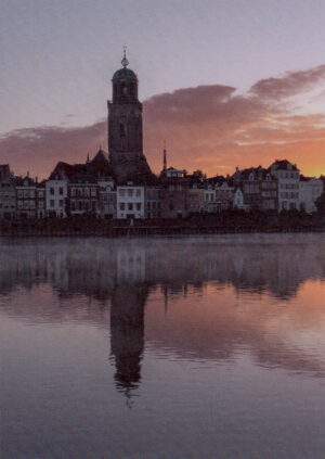 Postkaart Deventer Kiekjes 22 - Deventer bij Zonsopgang X12