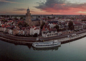 Postkaart Deventer Kiekjes 23 - Skyline van Deventer X12